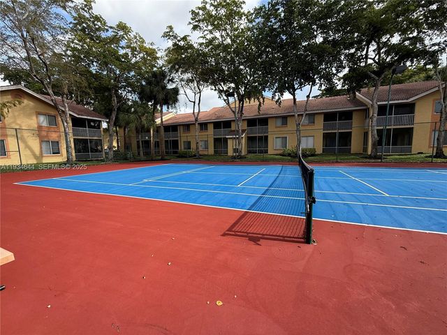 931 Coral Club Dr 931, Coral Springs, FL 33071