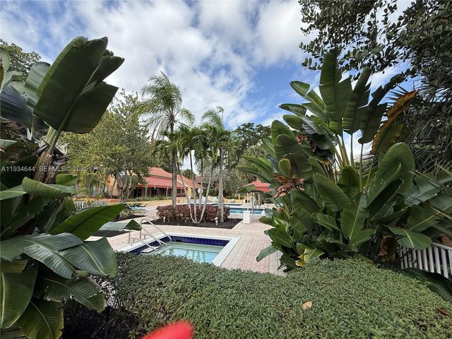 931 Coral Club Dr 931, Coral Springs, FL 33071