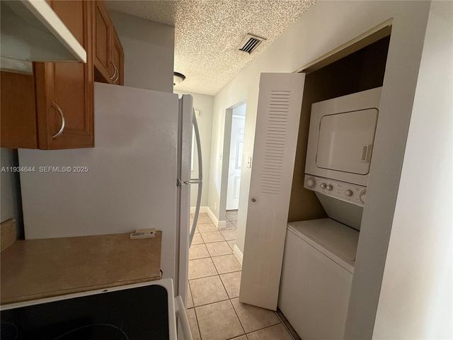 931 Coral Club Dr 931, Coral Springs, FL 33071