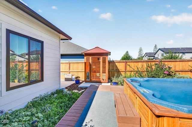 967 Arrowhead Trail, Eagle Point, OR 97524