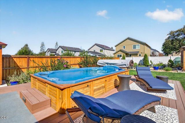967 Arrowhead Trail, Eagle Point, OR 97524