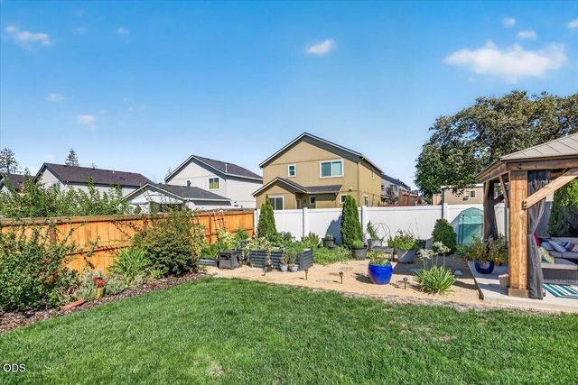 967 Arrowhead Trail, Eagle Point, OR 97524