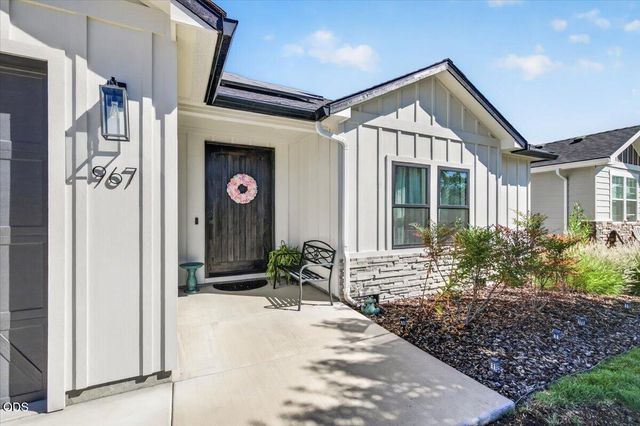 967 Arrowhead Trail, Eagle Point, OR 97524