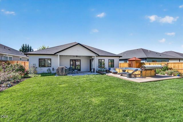 967 Arrowhead Trail, Eagle Point, OR 97524