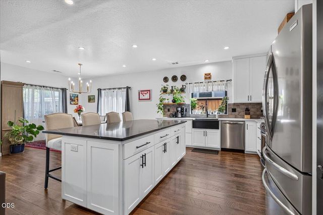 967 Arrowhead Trail, Eagle Point, OR 97524