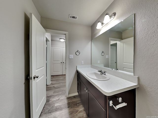 8525 Amistad, Converse, TX 78109