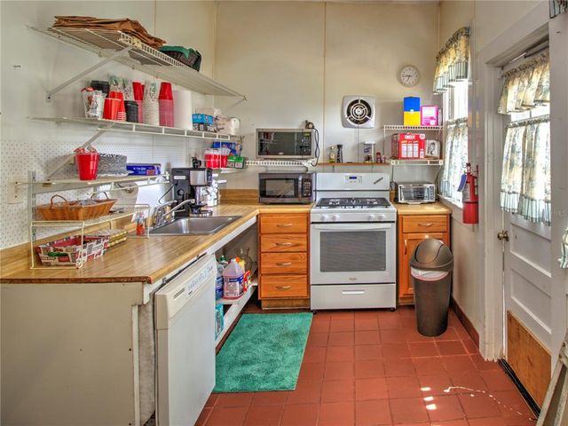 944 E SILVER SPRINGS BOULEVARD, Ocala, FL 34470