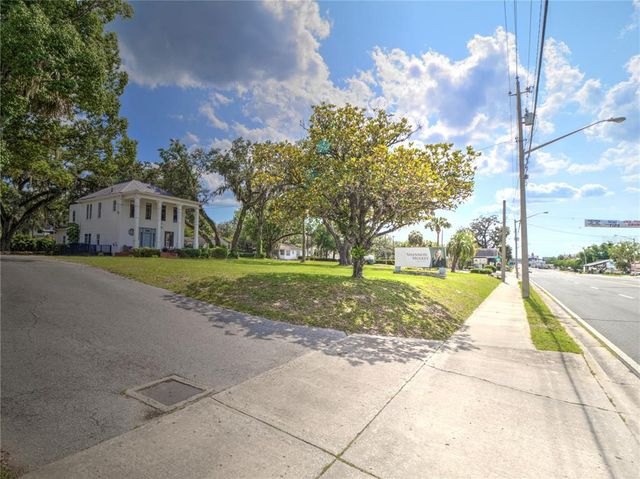 944 E SILVER SPRINGS BOULEVARD, Ocala, FL 34470