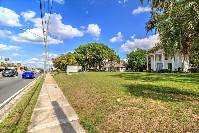 944 E SILVER SPRINGS BOULEVARD, Ocala, FL 34470