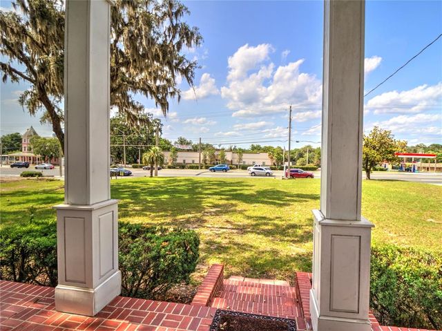 944 E SILVER SPRINGS BOULEVARD, Ocala, FL 34470