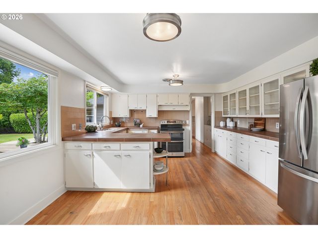 3385 Sw VISTA Dr, Portland, OR 97225