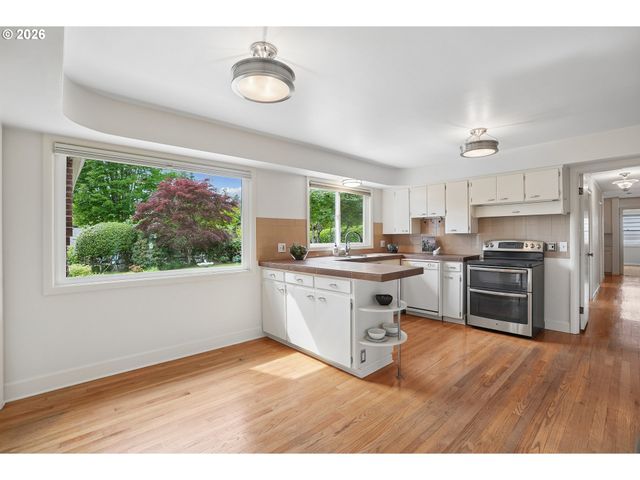 3385 Sw VISTA Dr, Portland, OR 97225