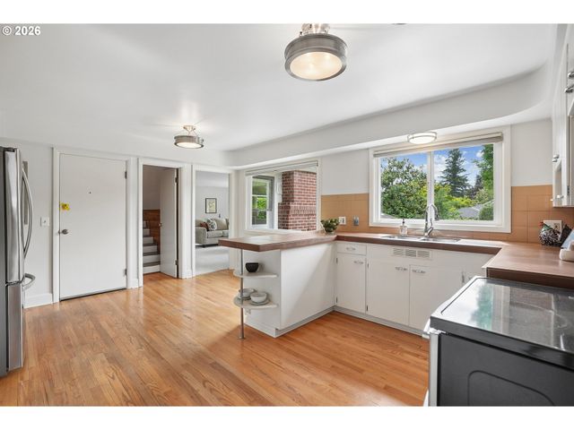 3385 Sw VISTA Dr, Portland, OR 97225
