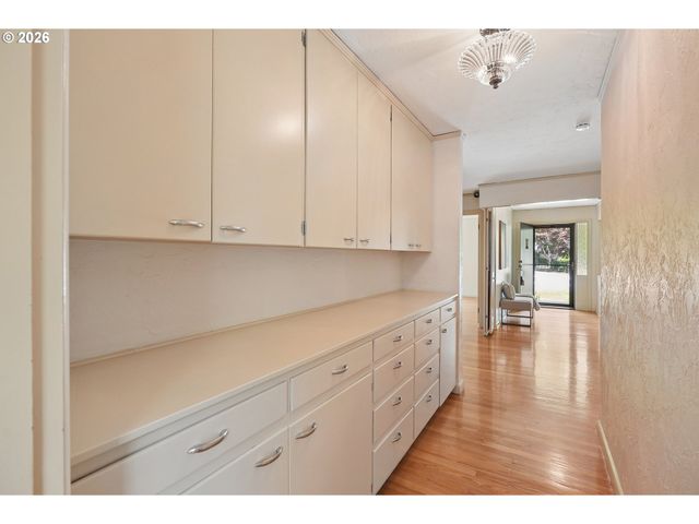 3385 Sw VISTA Dr, Portland, OR 97225