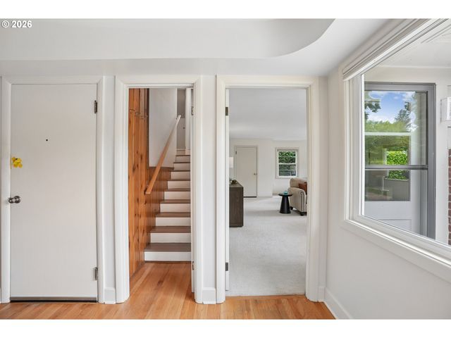3385 Sw VISTA Dr, Portland, OR 97225