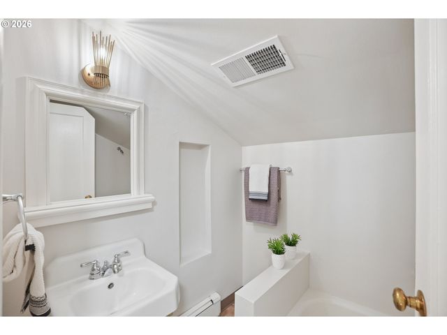 3385 Sw VISTA Dr, Portland, OR 97225
