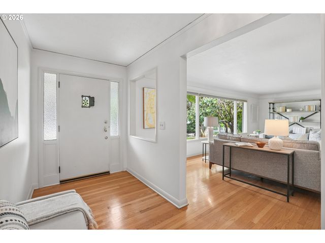 3385 Sw VISTA Dr, Portland, OR 97225