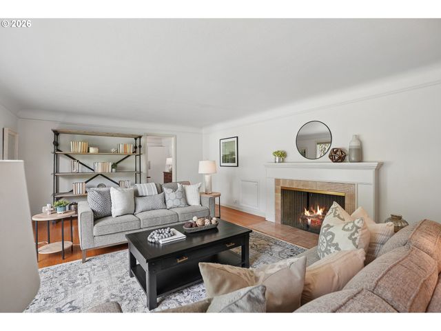 3385 Sw VISTA Dr, Portland, OR 97225