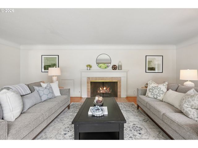 3385 Sw VISTA Dr, Portland, OR 97225