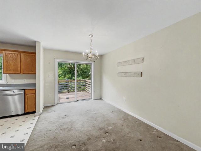 10 HITCHING POST CIR, Thomasville, PA 17364