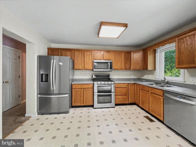 10 HITCHING POST CIR, Thomasville, PA 17364