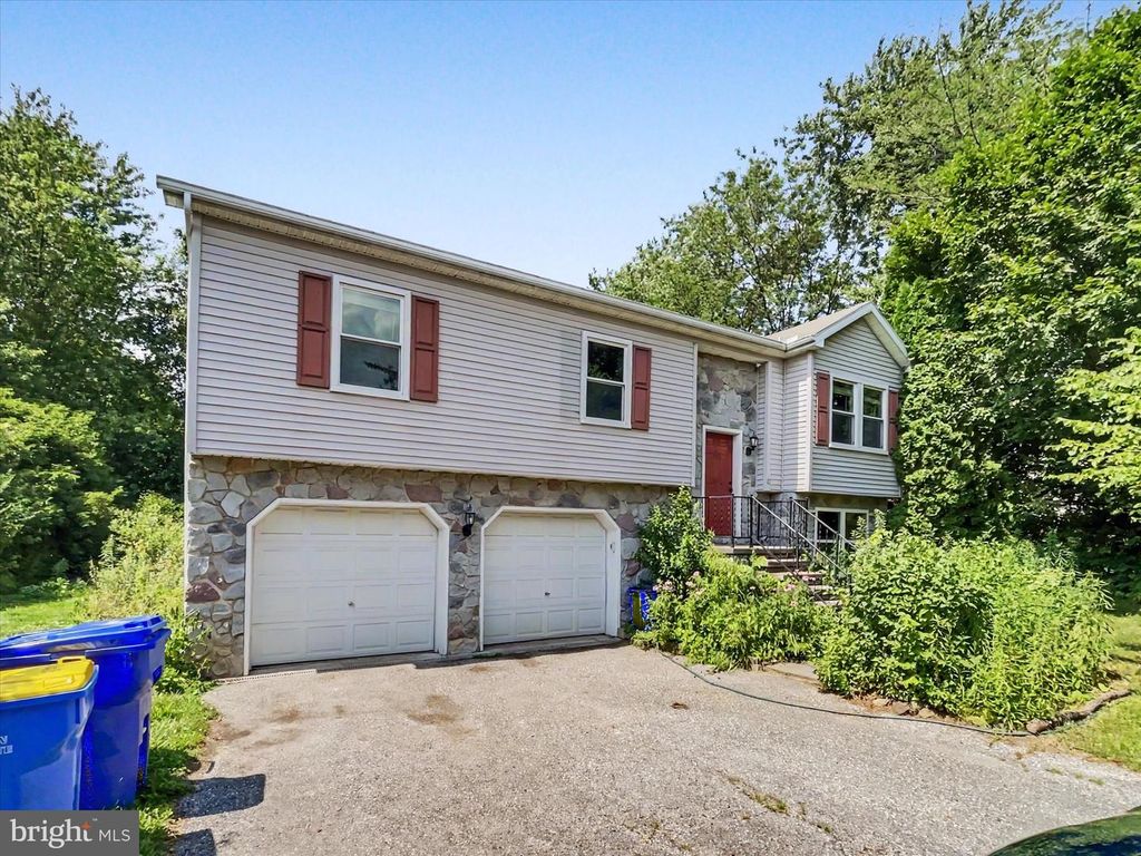 10 HITCHING POST CIR, Thomasville, PA 17364