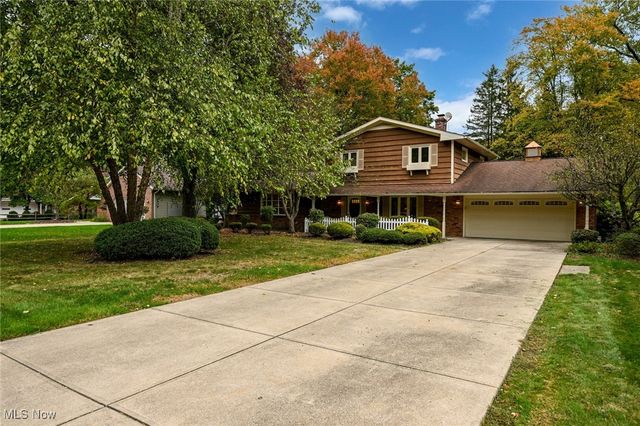 7823 Oakhurst Circle, Brecksville, OH 44141