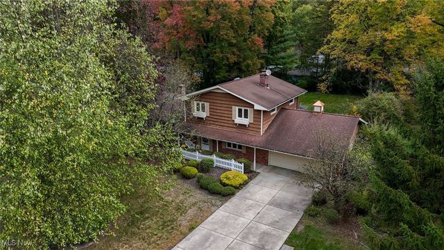 7823 Oakhurst Circle, Brecksville, OH 44141