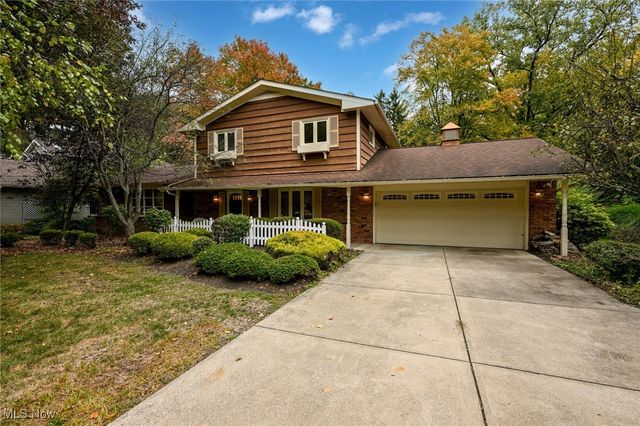 7823 Oakhurst Circle, Brecksville, OH 44141