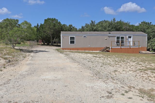 483 WRIGHT DR, Bandera, TX 78003