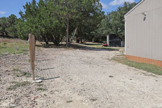 483 WRIGHT DR, Bandera, TX 78003