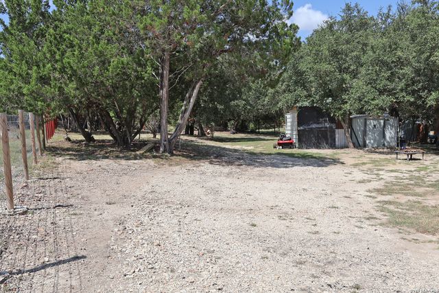 483 WRIGHT DR, Bandera, TX 78003