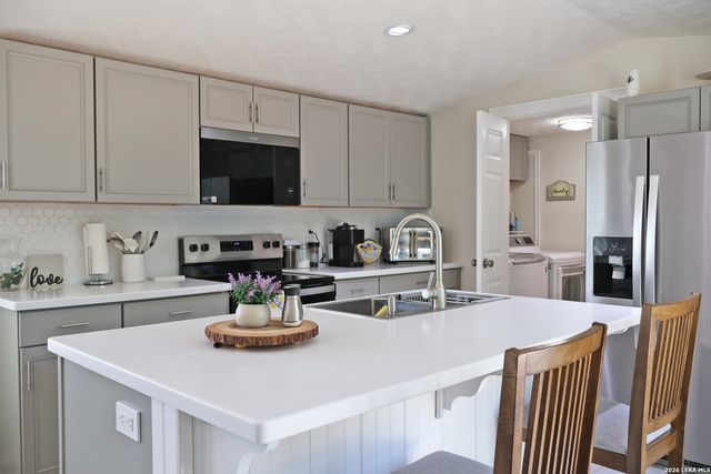 483 WRIGHT DR, Bandera, TX 78003