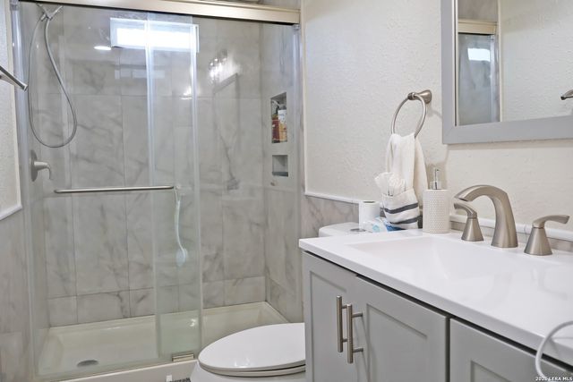 483 WRIGHT DR, Bandera, TX 78003