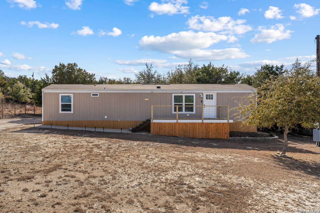 483 WRIGHT DR, Bandera, TX 78003