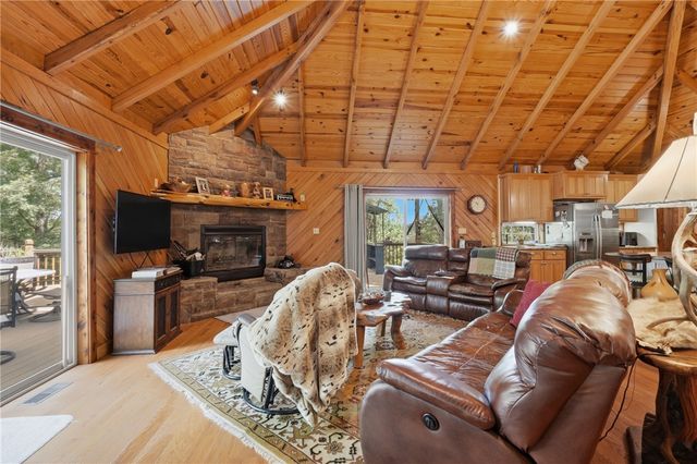 2046 County Road 116, Eureka Springs, AR 72631