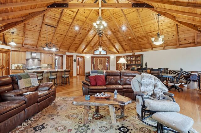 2046 County Road 116, Eureka Springs, AR 72631