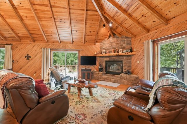 2046 County Road 116, Eureka Springs, AR 72631