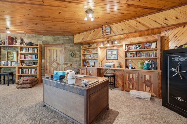 2046 County Road 116, Eureka Springs, AR 72631