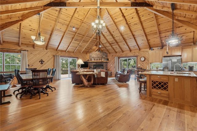 2046 County Road 116, Eureka Springs, AR 72631