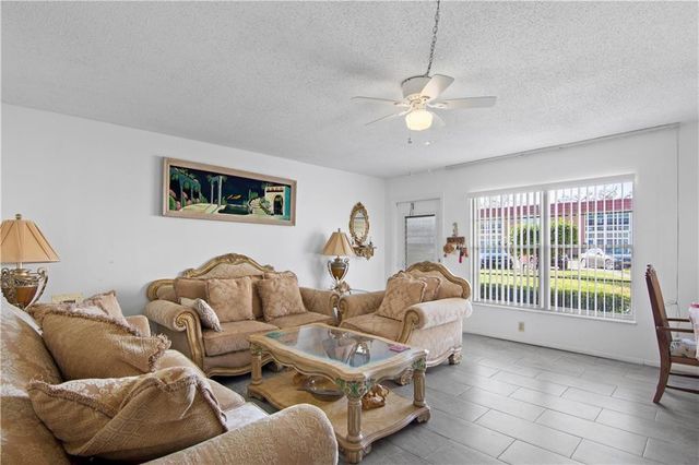 11 S Vista Palm Lane 102, Vero Beach, FL 32962