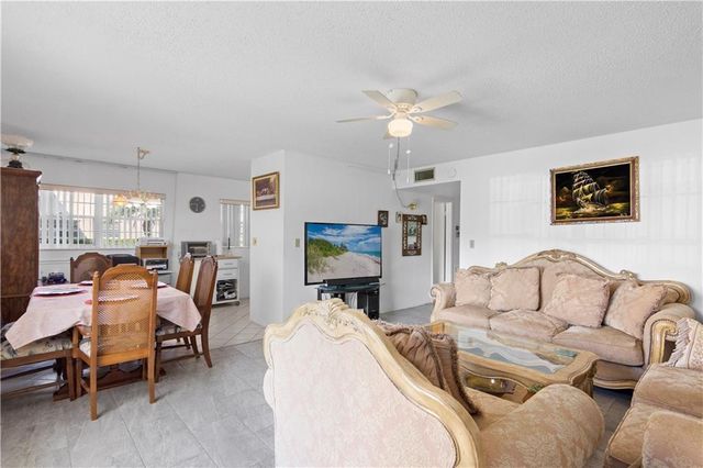 11 S Vista Palm Lane 102, Vero Beach, FL 32962