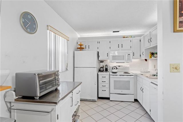 11 S Vista Palm Lane 102, Vero Beach, FL 32962