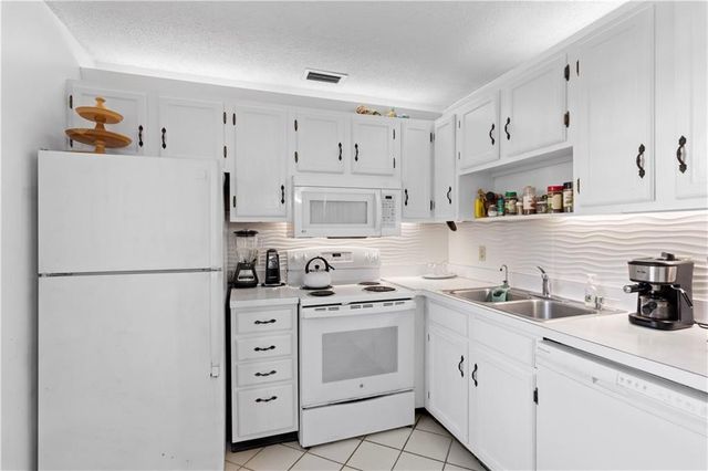 11 S Vista Palm Lane 102, Vero Beach, FL 32962