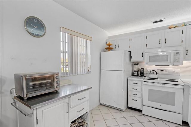 11 S Vista Palm Lane 102, Vero Beach, FL 32962