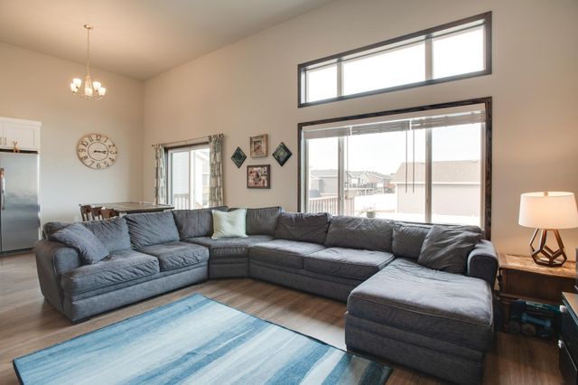 954 28th Avenue W, West Fargo, ND 58078