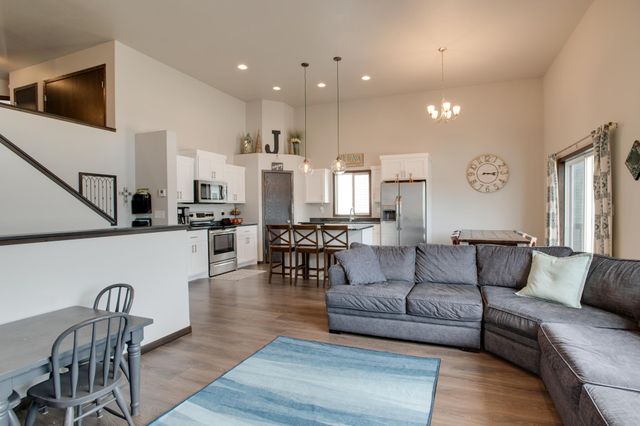 954 28th Avenue W, West Fargo, ND 58078