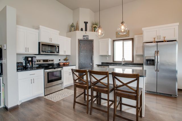 954 28th Avenue W, West Fargo, ND 58078