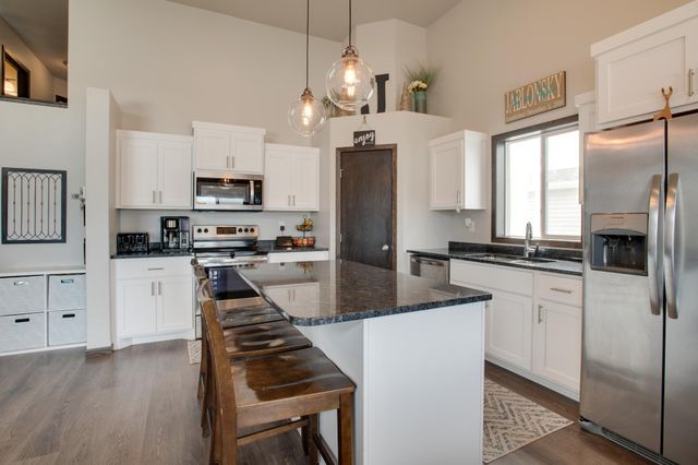 954 28th Avenue W, West Fargo, ND 58078