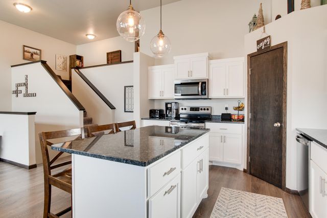 954 28th Avenue W, West Fargo, ND 58078